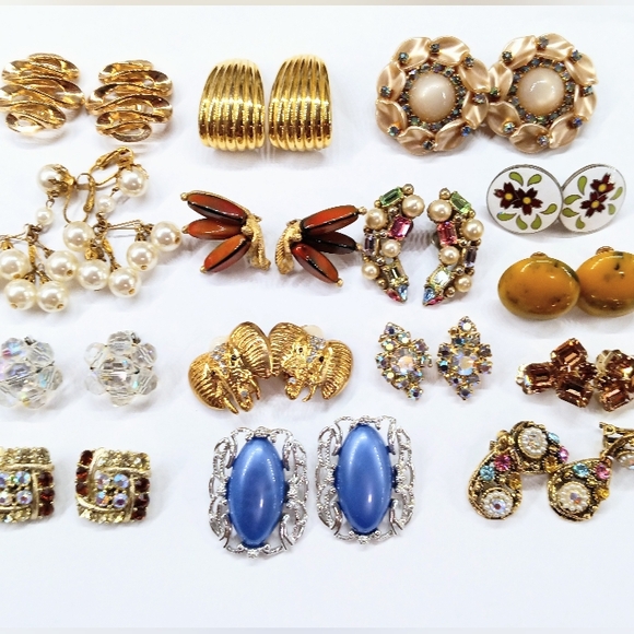 Vintage Jewelry - Vintage Earring Lot 15 prs Clip Screwback - Bogoff Sarah Cov Erwin Pearl Trifari